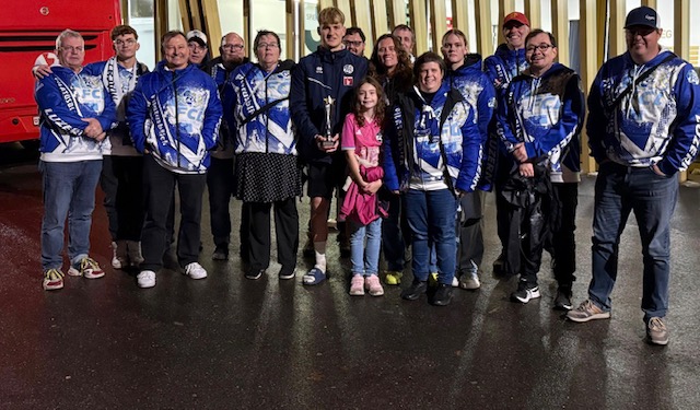 Fans mit Schals